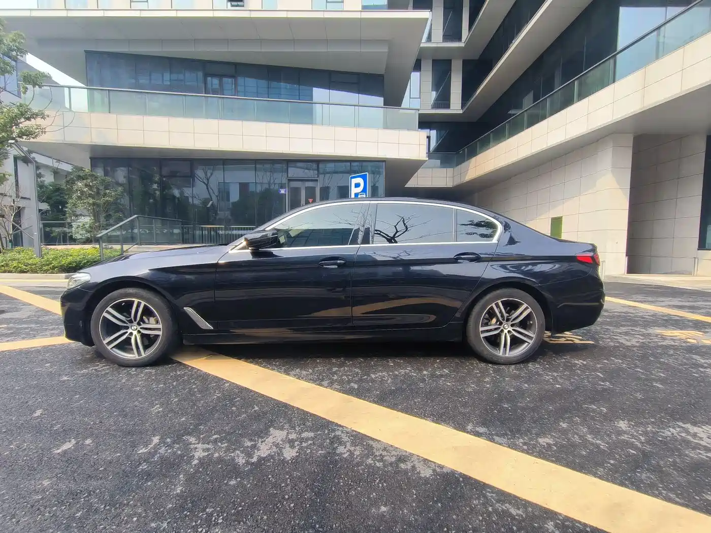 BMW 5 Series 2021 530Li Leading Luxury Package фото 6
