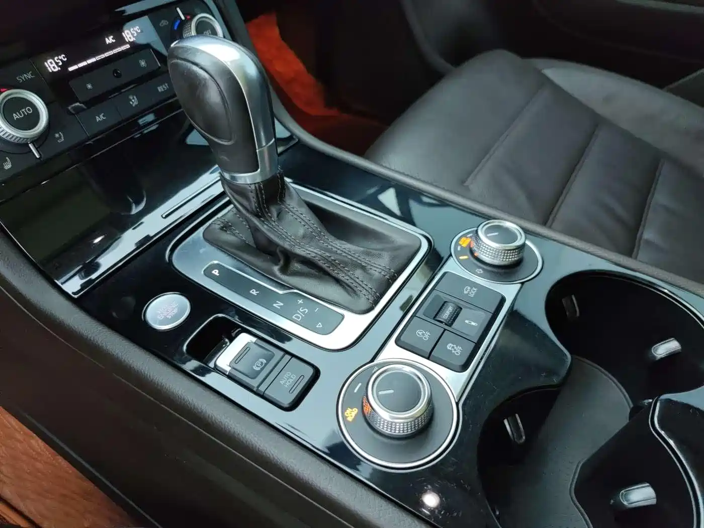 Volkswagen Touareg 2017 3.0TSI Explorer Edition фото 12