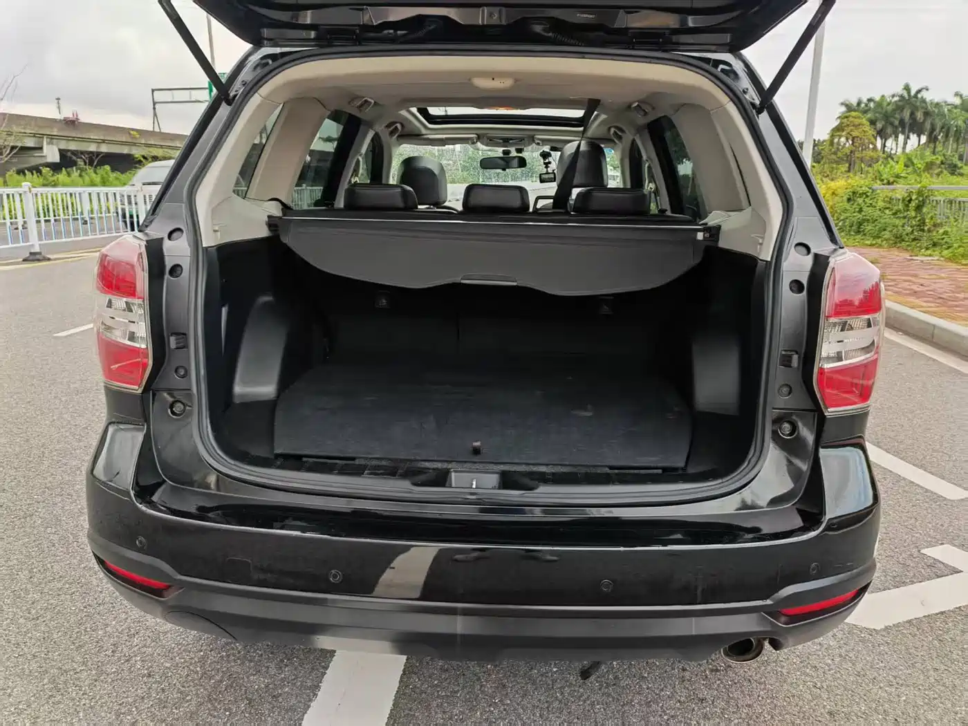 Subaru Forester 2015 2.0i Special Commemorative Edition фото 14