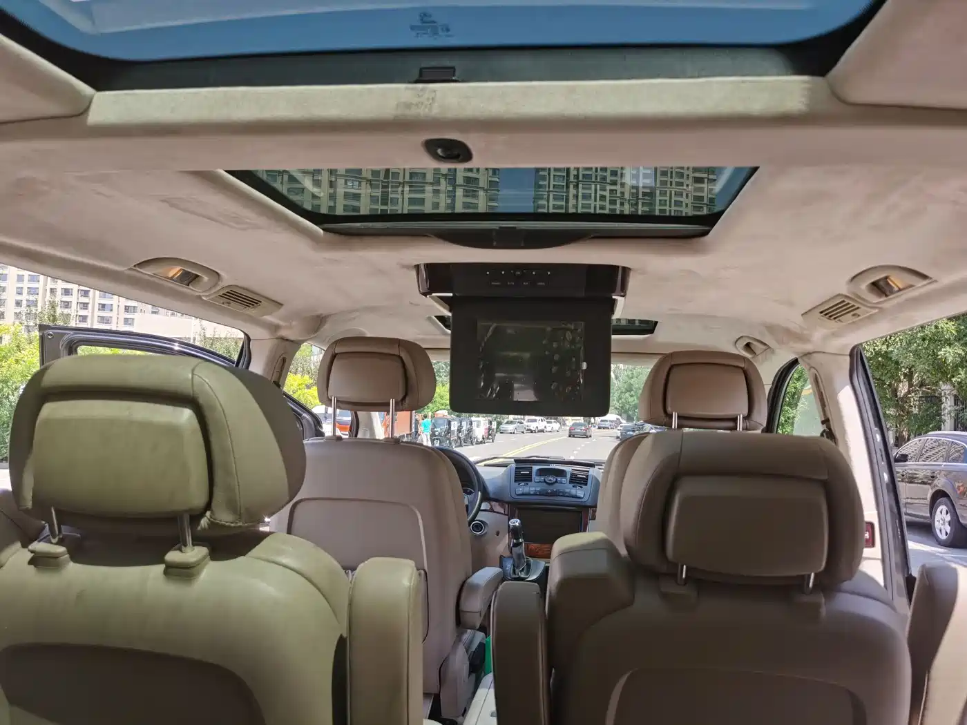 Mercedes-Benz Viano 2013 Model 3.0L Navigation Edition фото 27