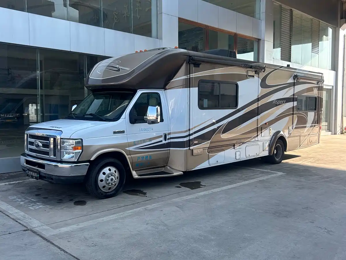 Ford E350 2011 5.4L Platinum Limited Edition фото 3