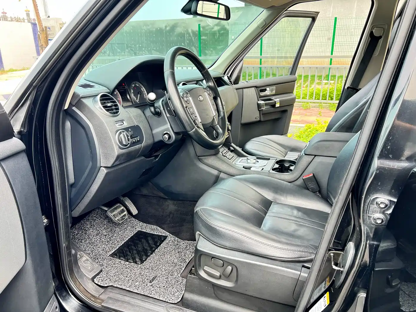 Land Rover Discovery 2015 3.0 SC V6 HSE фото 5