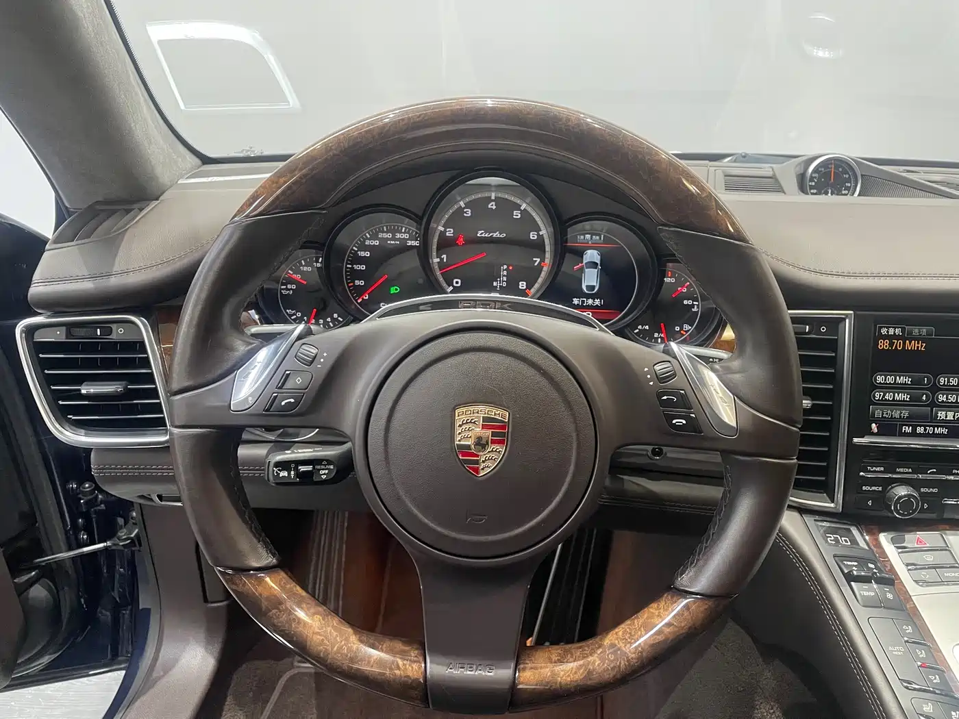 Porsche Panamera 2010 Porsche Panamera Turbo 4.8T фото 15