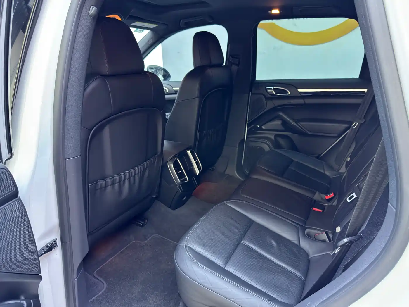 Photo 18 - Porsche Cayenne