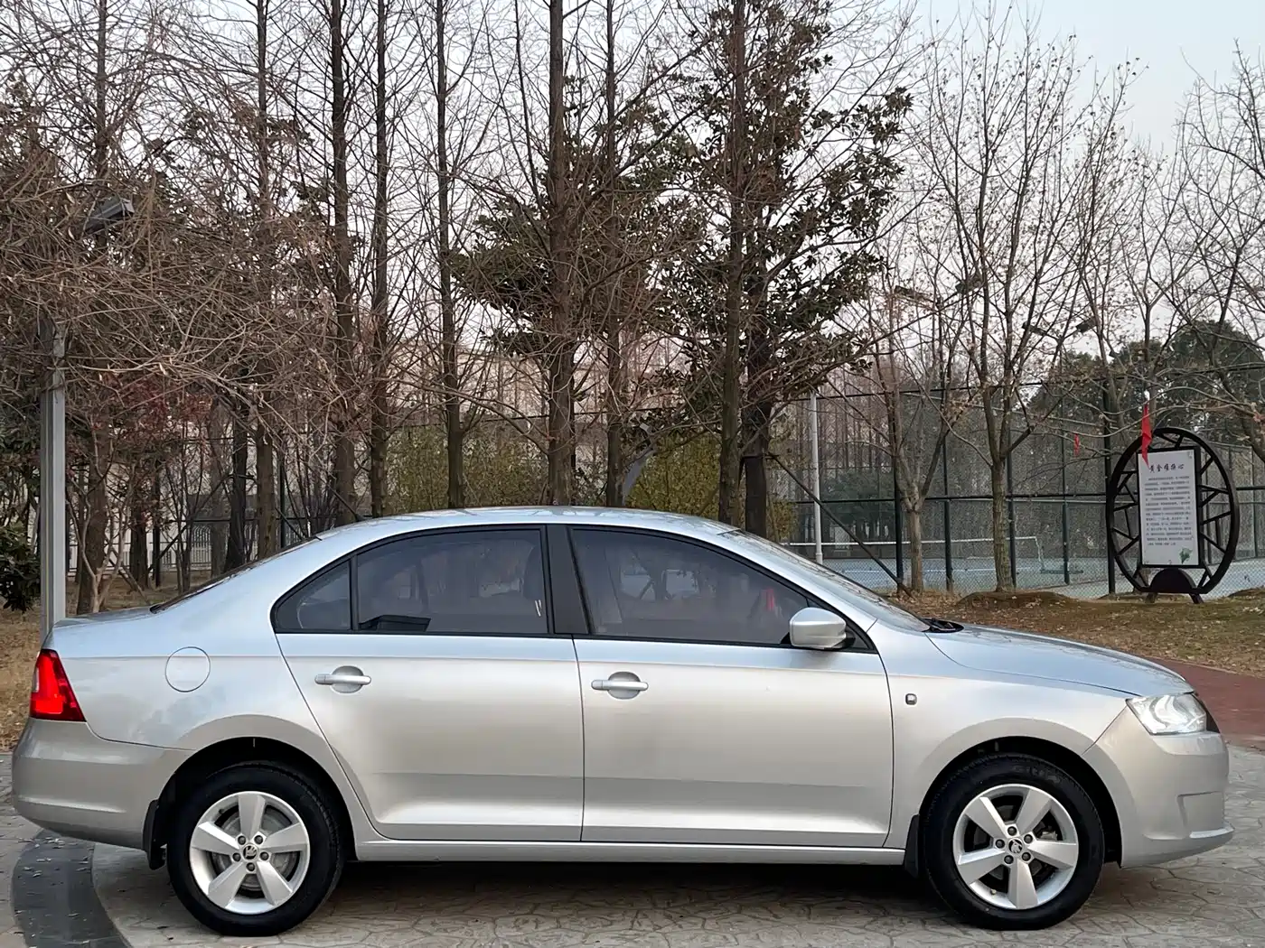 Škoda Rapid 2016 1.6L Automatic Forward Edition фото 4