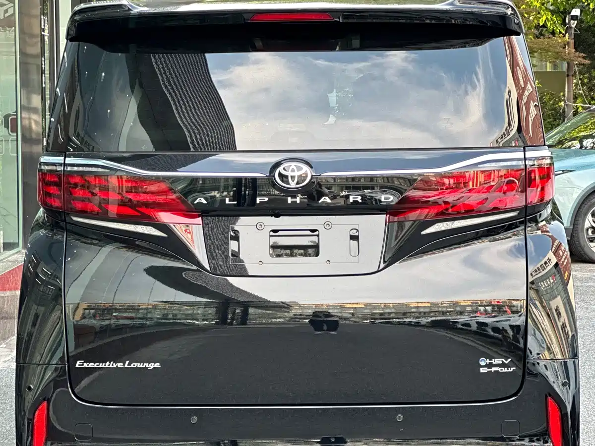 Toyota Alphard 2024 Hybrid 2.5L Ultimate Enjoyment Edition фото 5