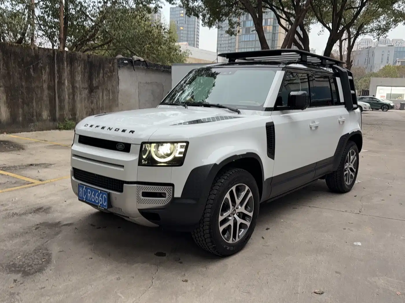 Land Rover Defender 2024 110 3.0T P400 Dark Special Edition фото 2