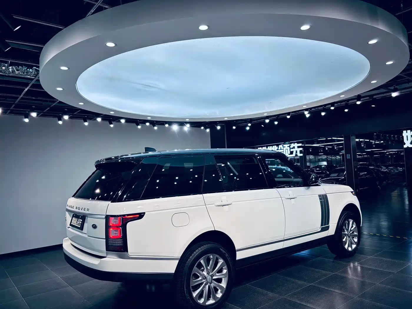 Land Rover Range Rover 2017 3.0 SC V6 Vogue LWB (Long Wheelbase) фото 3