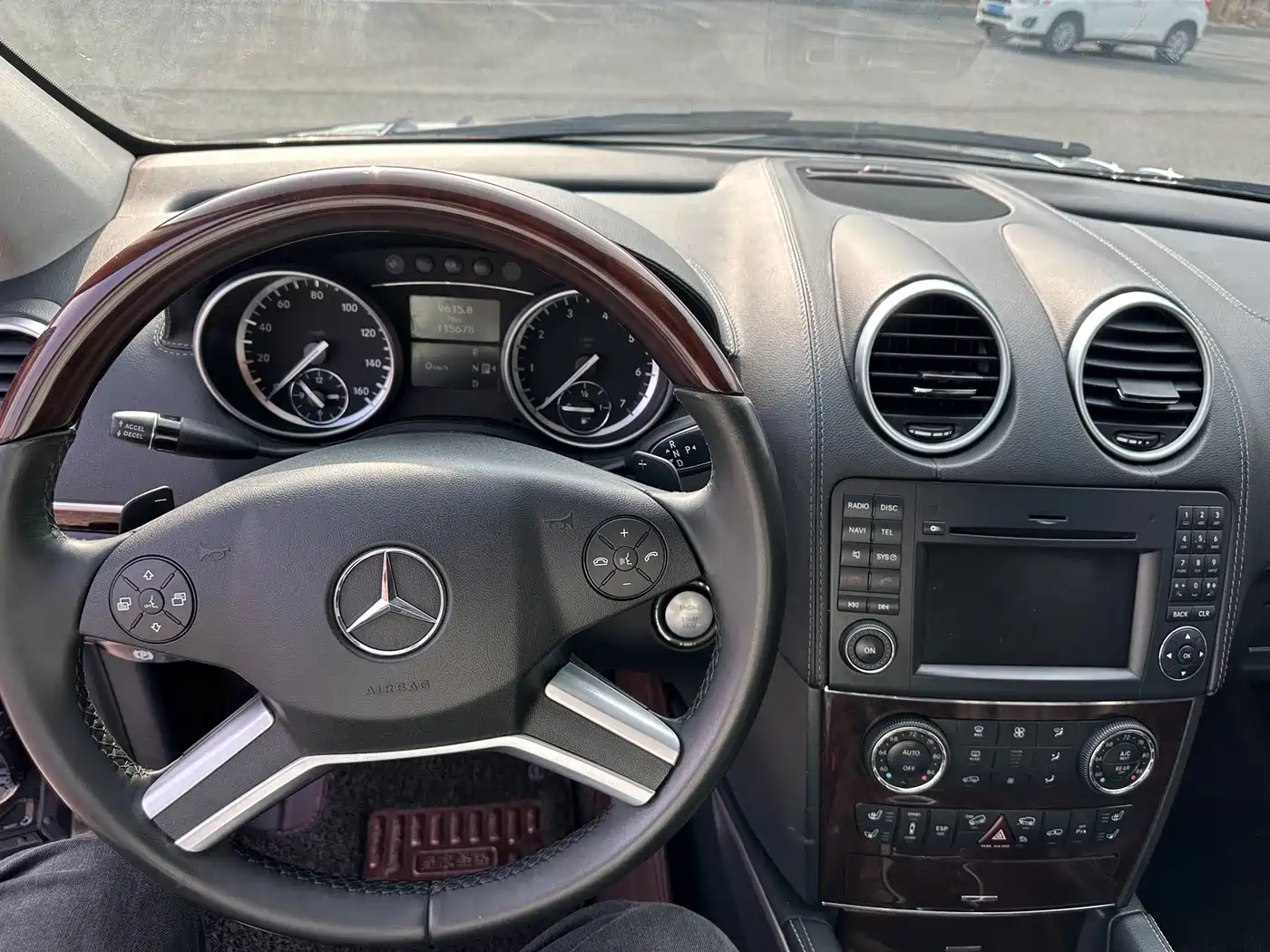 Mercedes-Benz GL-Class фото 12