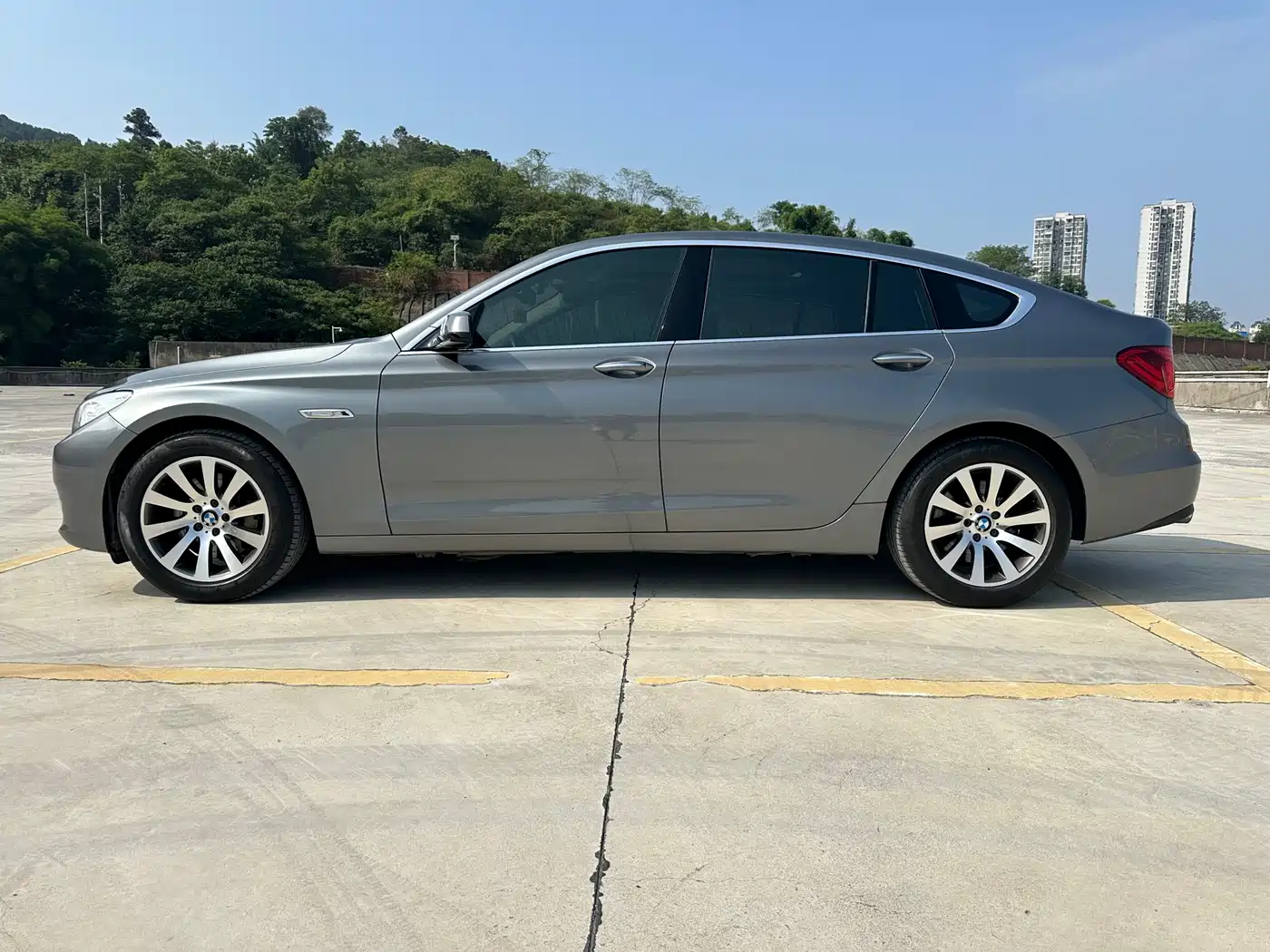 BMW 5 Series GT 2011 535i Elegance фото 7