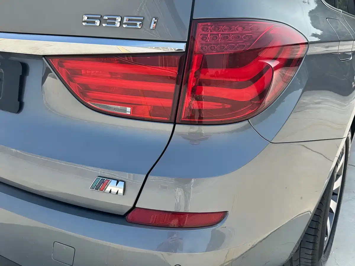 BMW 5 Series GT 2011 535i Elegance фото 11