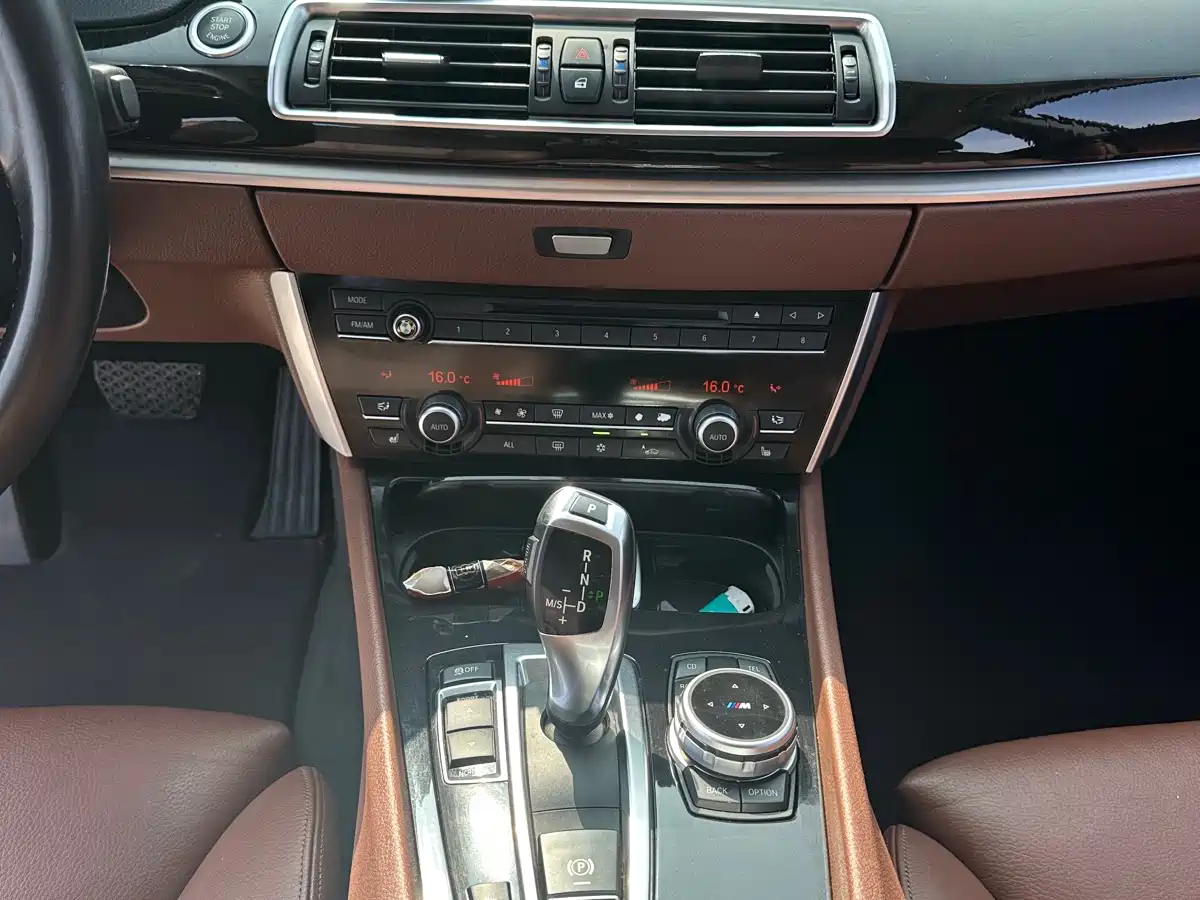 BMW 5 Series GT 2011 535i Elegance фото 17