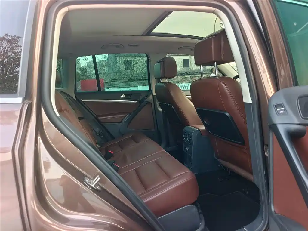 Volkswagen Tiguan 2015 2.0TSI Comfort Edition фото 8