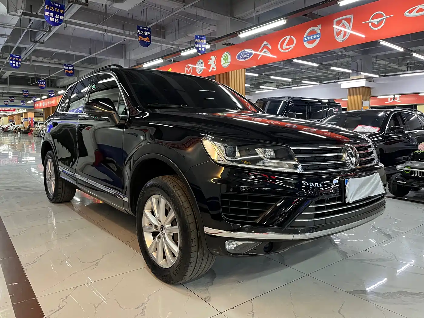 VOLKSWAGEN TOUAREG