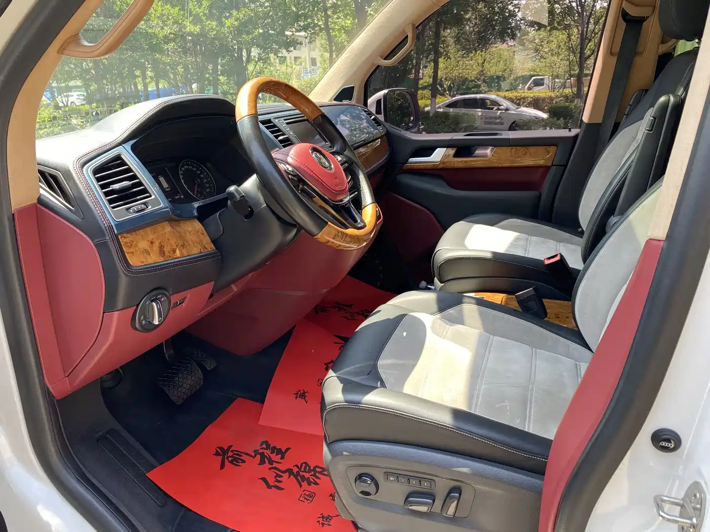 Volkswagen Multivan 2018 2.0TSI 4WD Leisure Edition 7-Seater фото 4