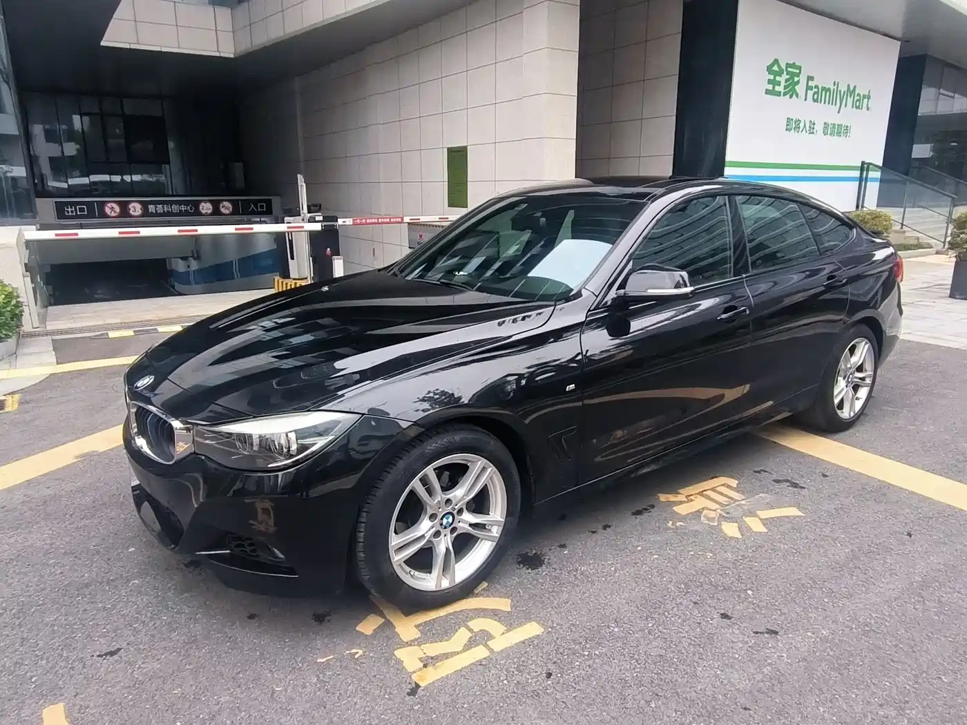 BMW 3 Series GT 2019 320i M Sport Package фото 3