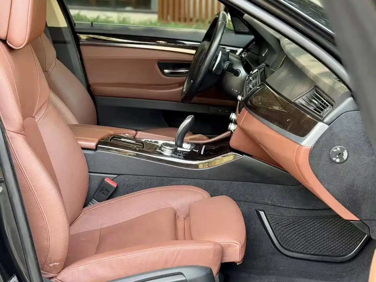 BMW 5 Series 2015 535Li Leading фото 4