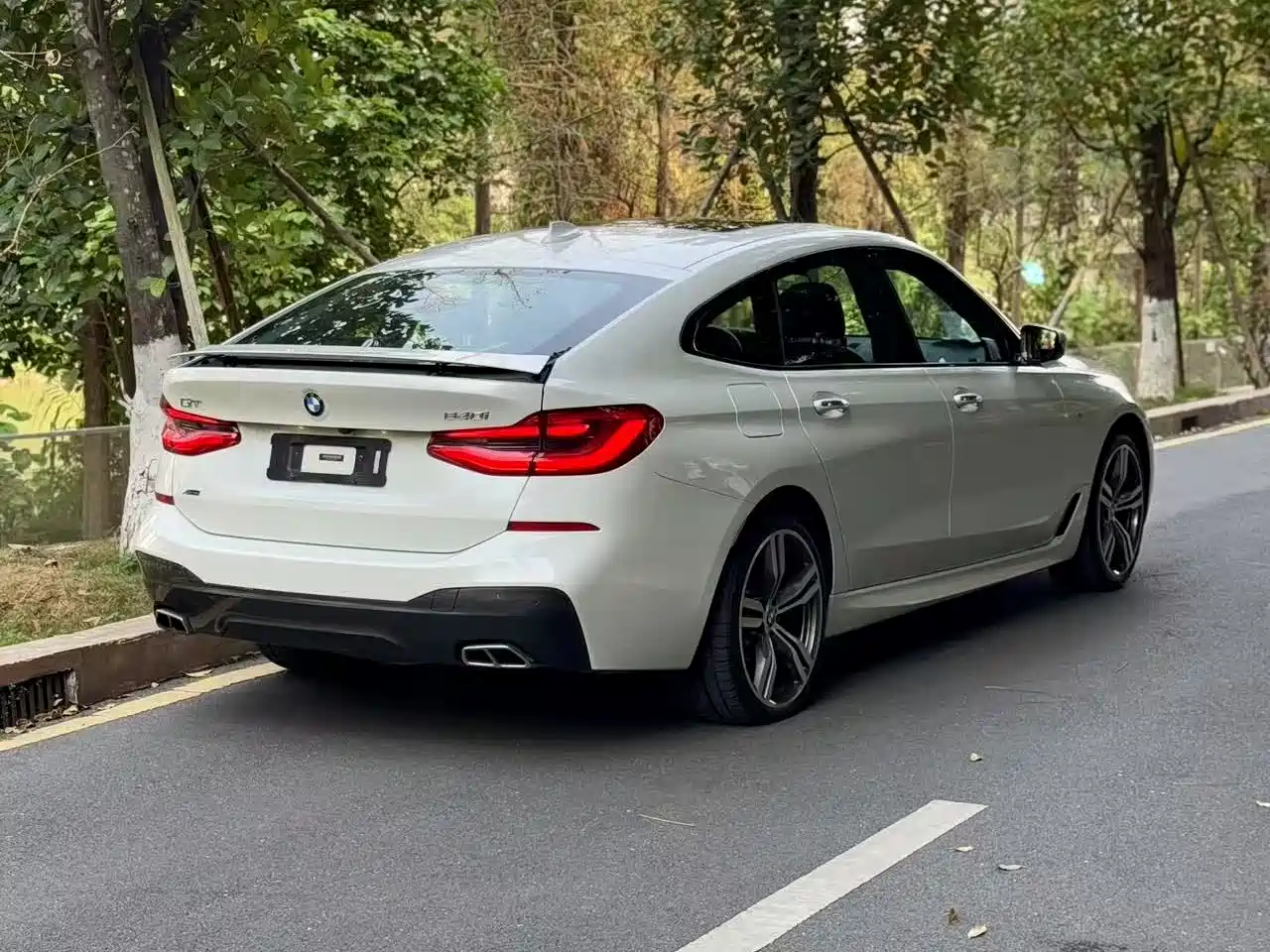 BMW 6 Series GT 2018 640i xDrive M Sport Package фото 12