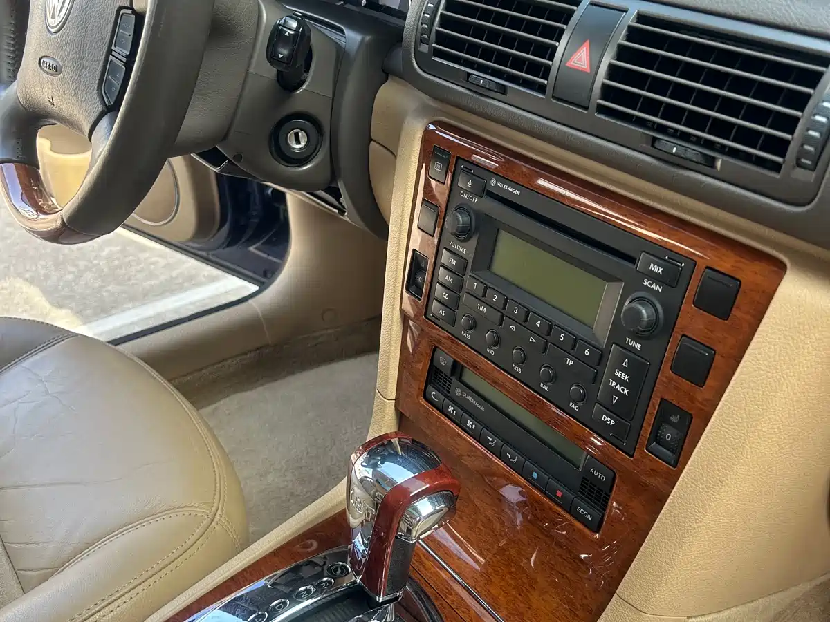Volkswagen Passat Lingyu 2005 1.8T Auto Luxury фото 11