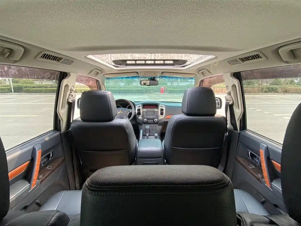 Mitsubishi Pajero (Import) 2016 3.0L Automatic Premium (China V) фото 15