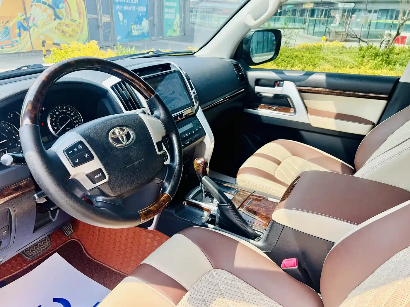 Toyota Land Cruiser (Import) 2015 4.0L V6 Middle East Low Configuration Edition фото 8