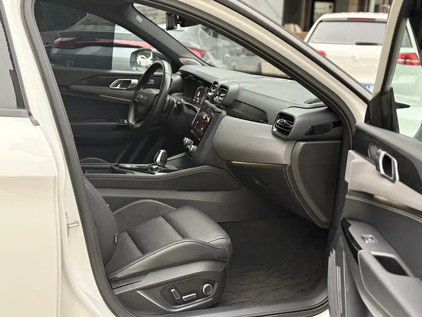 LYNK & CO. 02 HATCHBACK