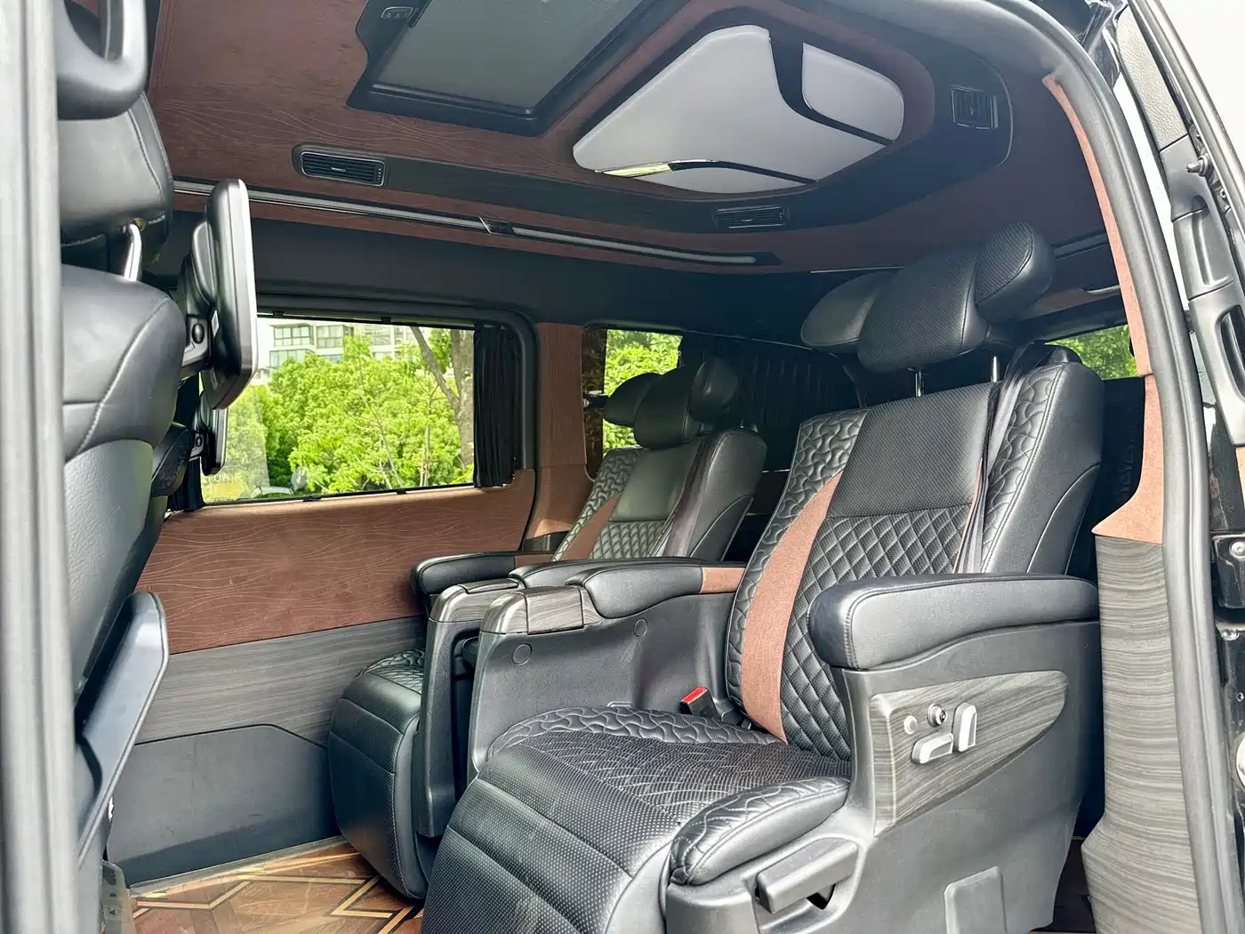 Mercedes-Benz V-Class 2018 V 260 L Premium Long Version China V фото 6