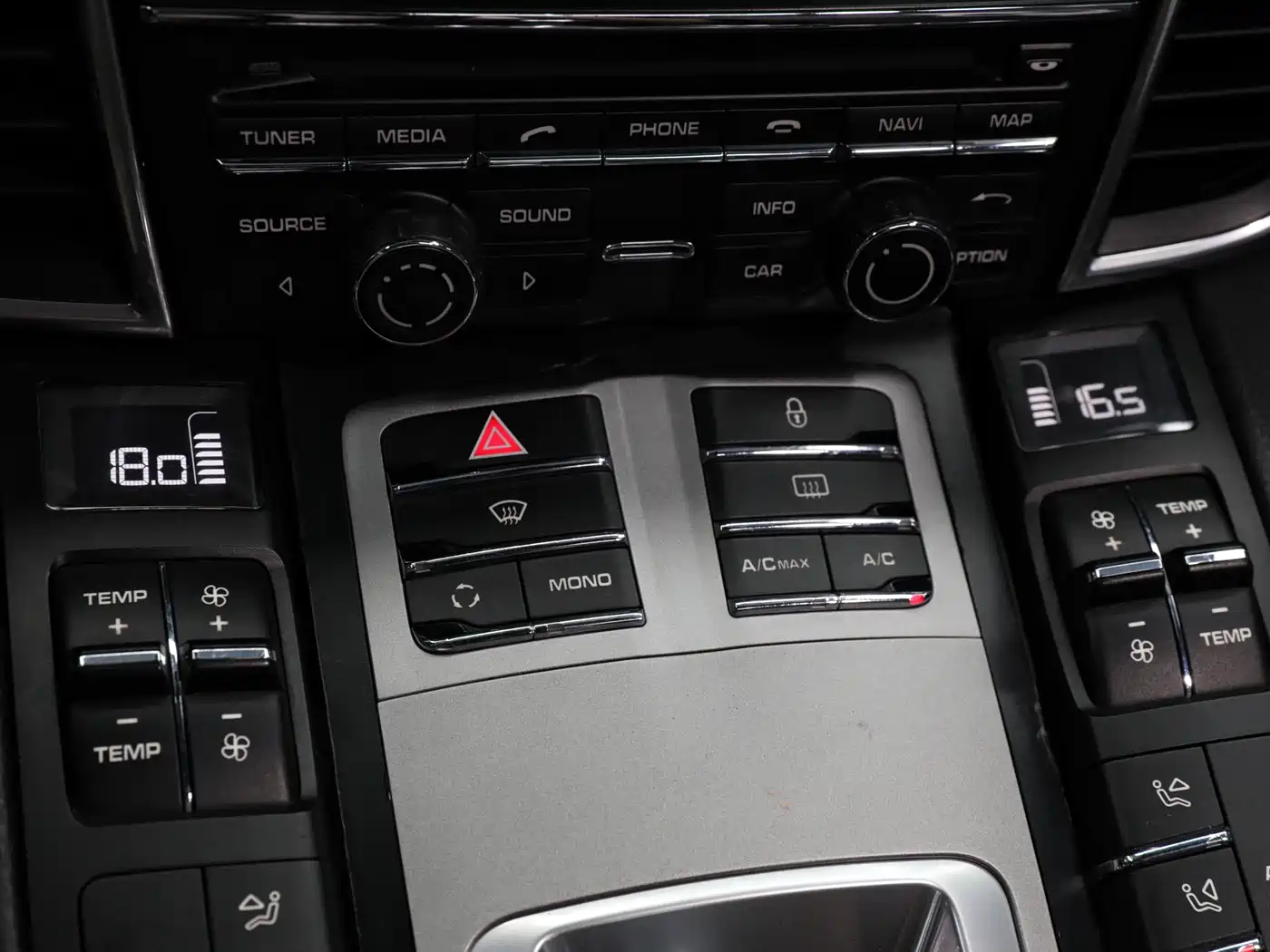 Porsche Panamera 2010 Panamera 4 3.6L фото 22