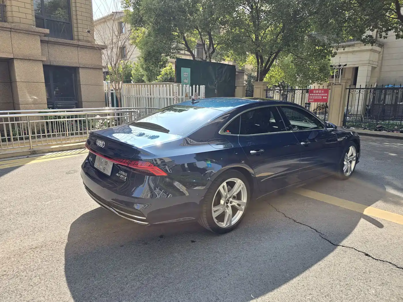 Audi A7L 2024 45TFSI quattro S-line Vision Edition Crystal Package фото 13