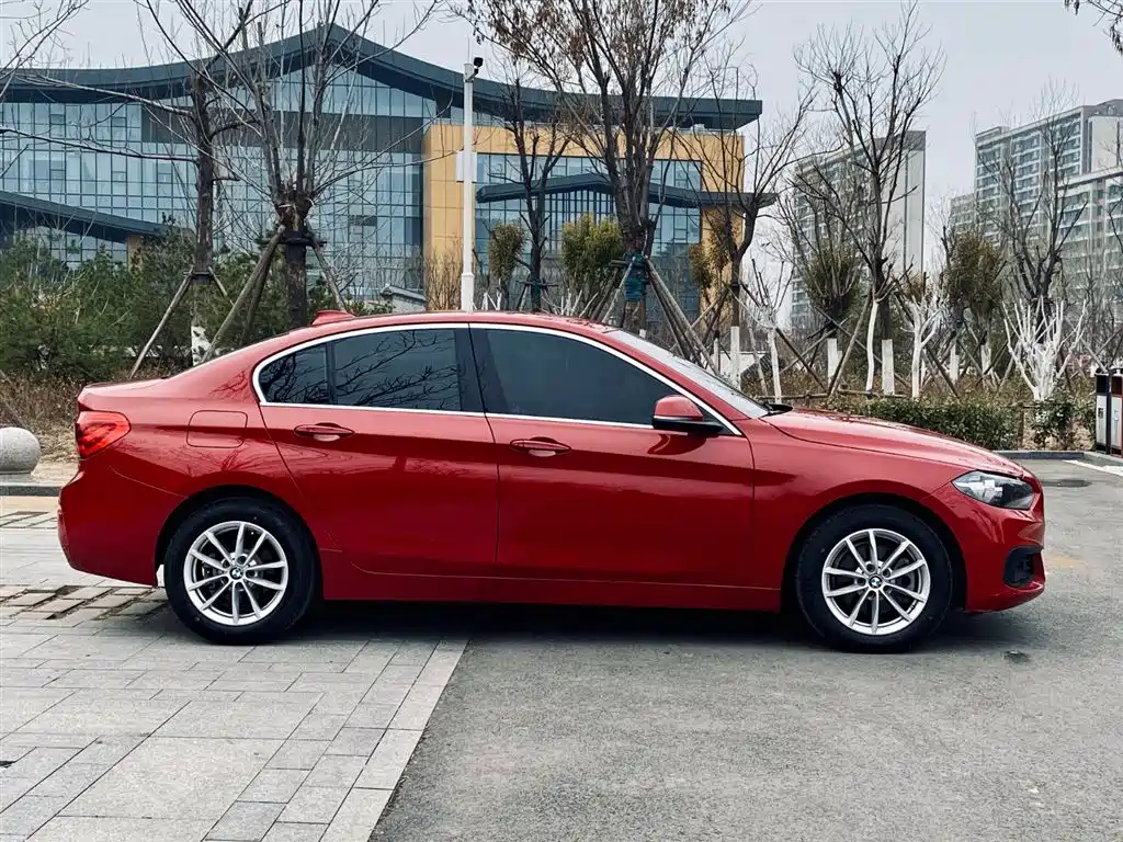 BMW 1 Series 2018 118i Fashion Edition фото 5