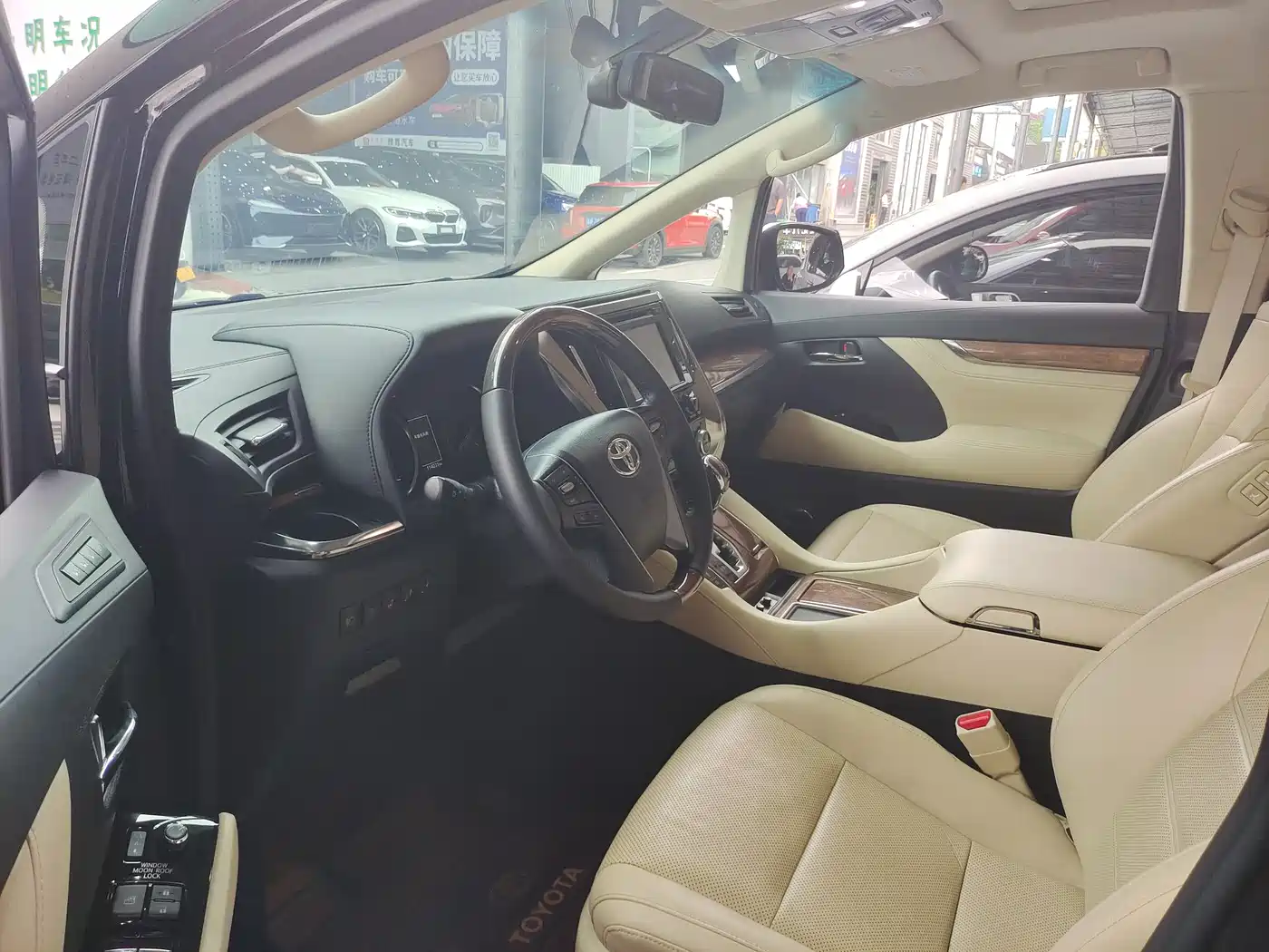 Toyota Alphard 2018 3.5L Premium фото 6
