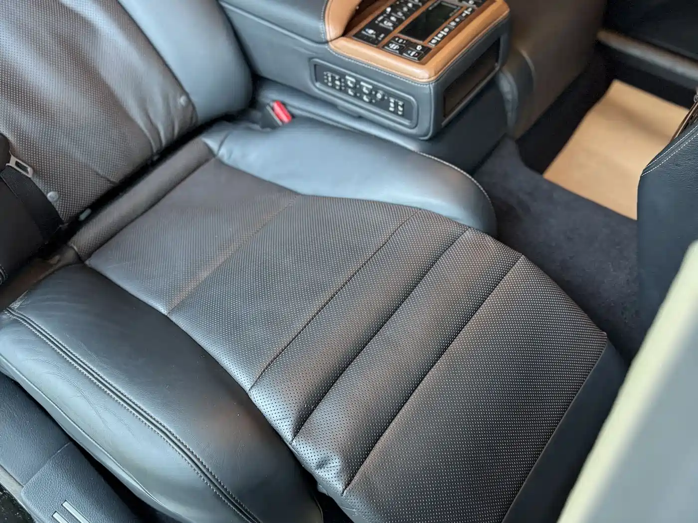 Lexus LS 2014 600hL фото 17