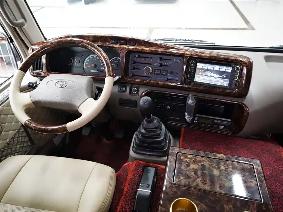 Toyota Coaster 2019 4.0L Premium Vehicle GRB53L-ZCMSK 20-seater 9GR фото 9