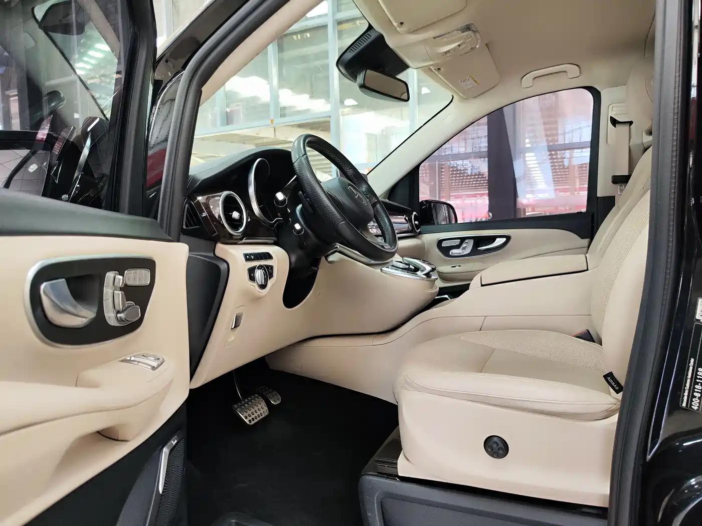 Mercedes-Benz V-Class 2018 V 260 L Premium Long Wheelbase Edition China VI фото 4