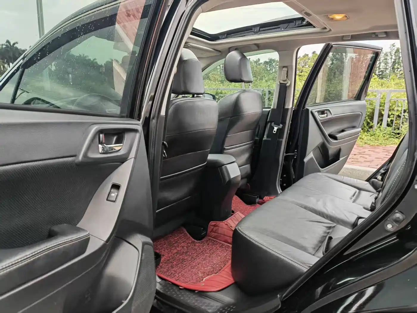 Subaru Forester 2015 2.0i Special Commemorative Edition фото 13
