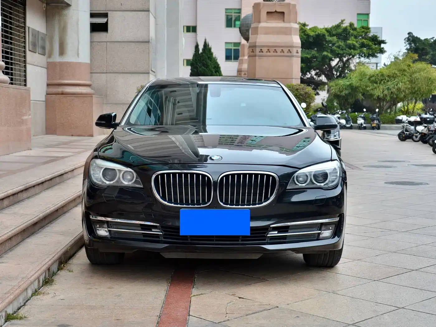BMW 7 Series 2013 Model 730Li Luxury фото 2