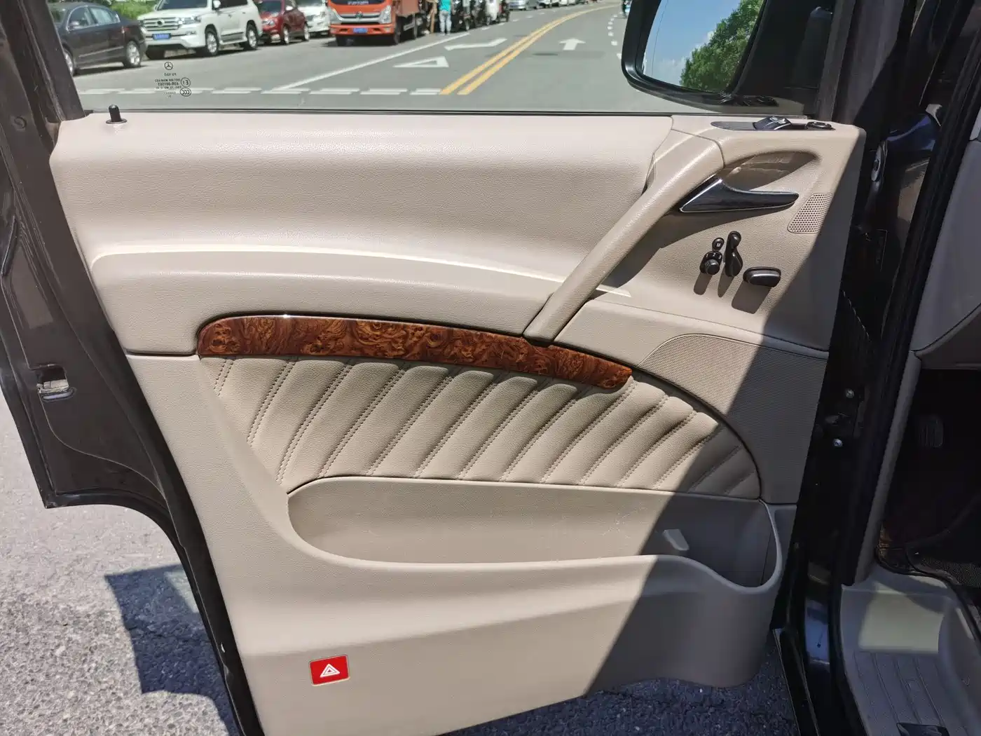 Mercedes-Benz Viano 2013 Model 3.0L Navigation Edition фото 18