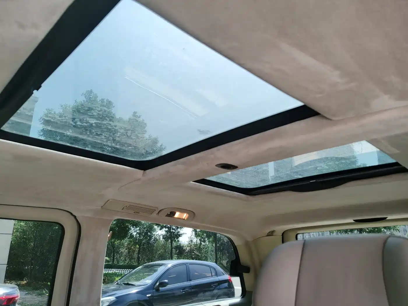 Mercedes-Benz Viano 2013 Model 3.0L Navigation Edition фото 29
