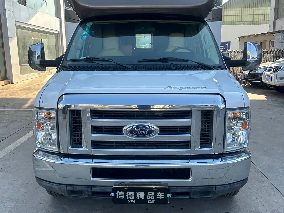 Ford E350 2011 5.4L Platinum Limited Edition фото 5