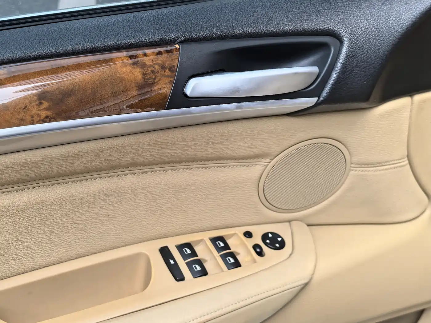 BMW X5 (Import) 2011 xDrive35i Leading Edition фото 13