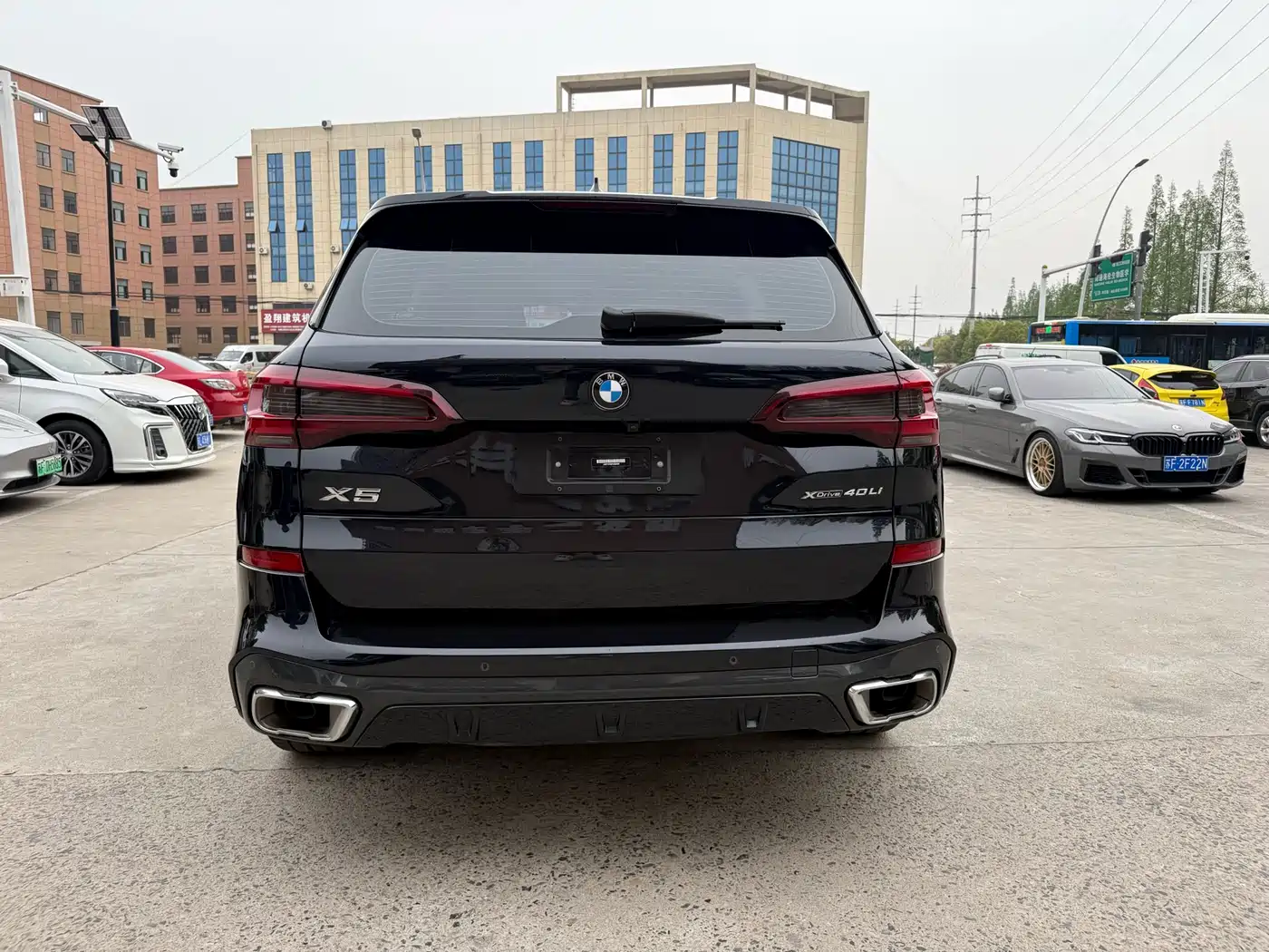 BMW X5 2022 Model xDrive 40Li M Sport Package фото 4