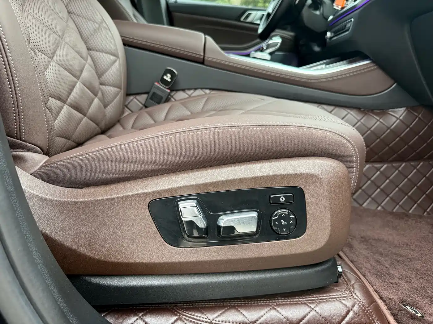 BMW X5 2022 Model xDrive 40Li M Sport Package фото 8
