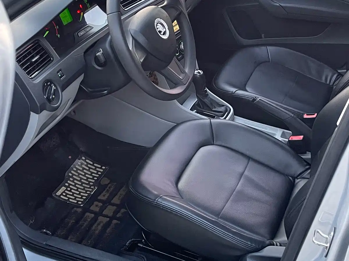 Škoda Rapid 2016 1.6L Automatic Forward Edition фото 6