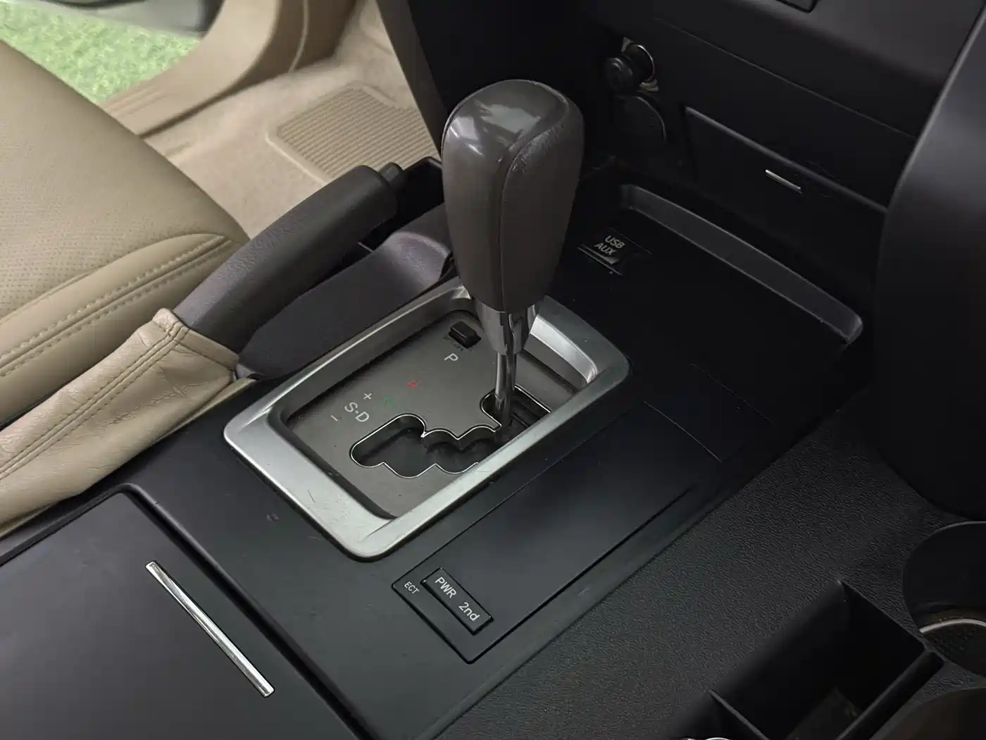 Toyota Land Cruiser (Import) 2015 4.0L V6 Middle East Limited Edition фото 11
