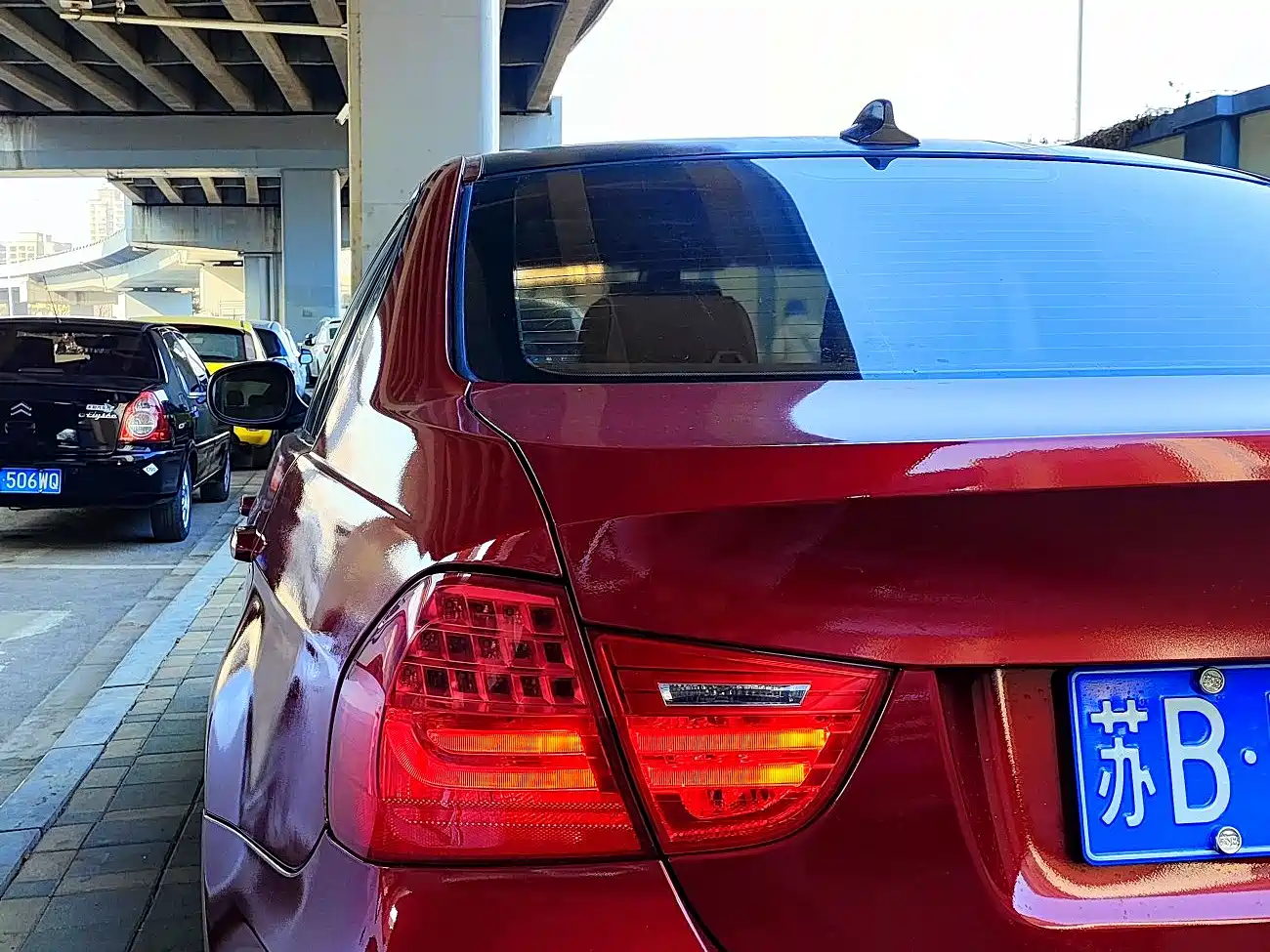 BMW 3 Series (Import) 2010 320i Luxury фото 6
