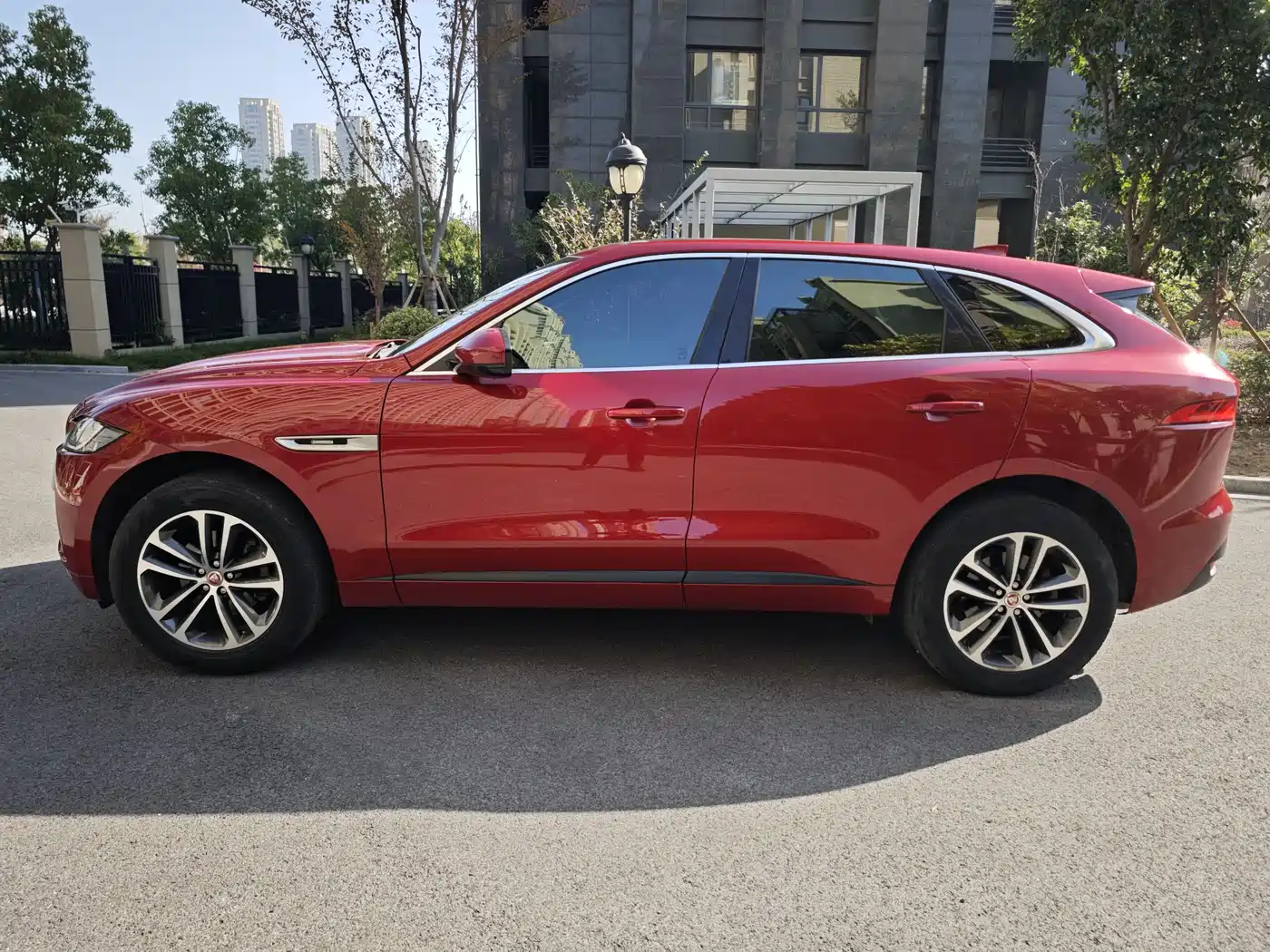 Jaguar F-PACE 2017 2016 2.0T FWD R-Sport Edition