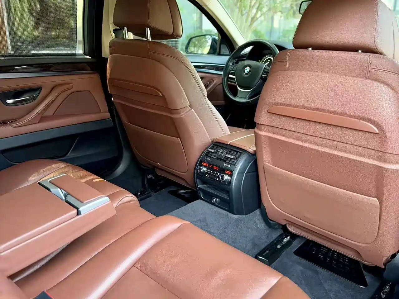 BMW 5 Series 2015 535Li Leading фото 6