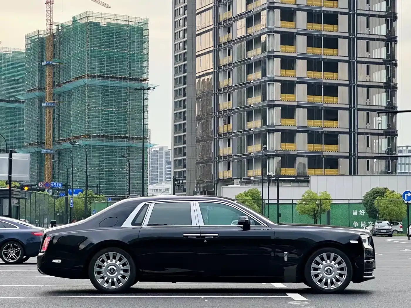 Rolls-Royce Phantom 2018 6.7T Standard Wheelbase Version фото 3