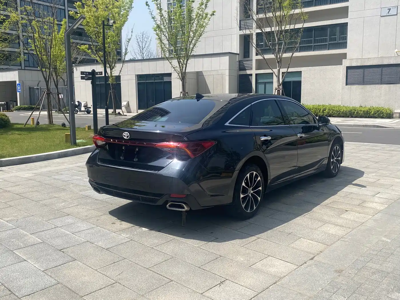 Toyota Avalon 2022 2.0L Luxury Edition фото 7