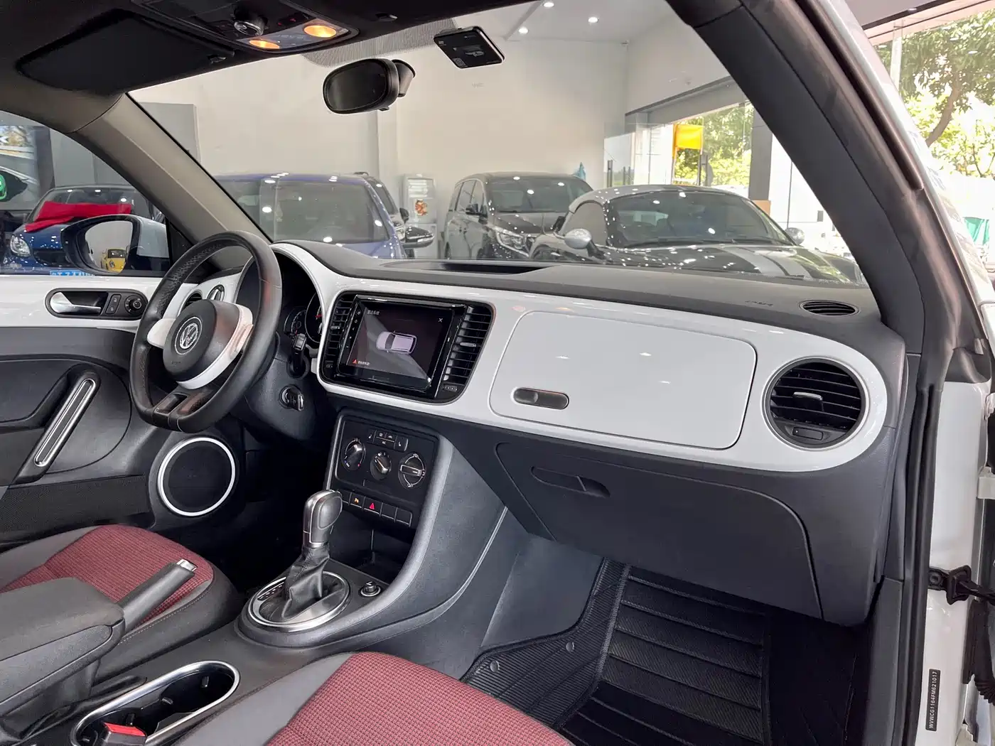 Volkswagen Beetle 2015 180TSI фото 10